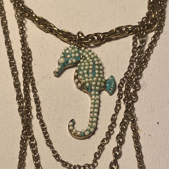 ๐๐ Vintage yet new one of a kind gold tone multilayered multi design necklace - Picture 4 of 12